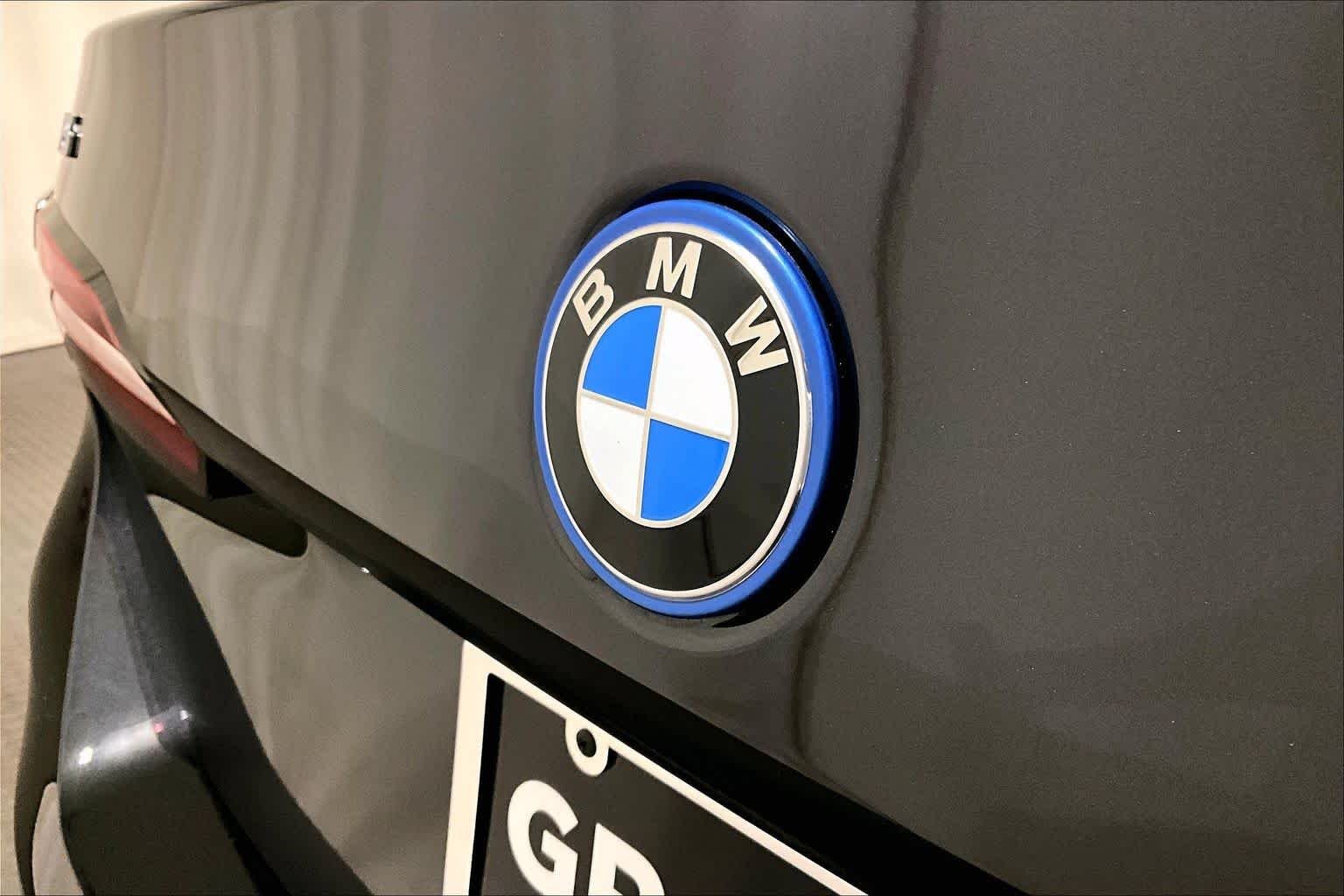Used 2026 Dark Graphite Metallic BMW xDrive40 image 32