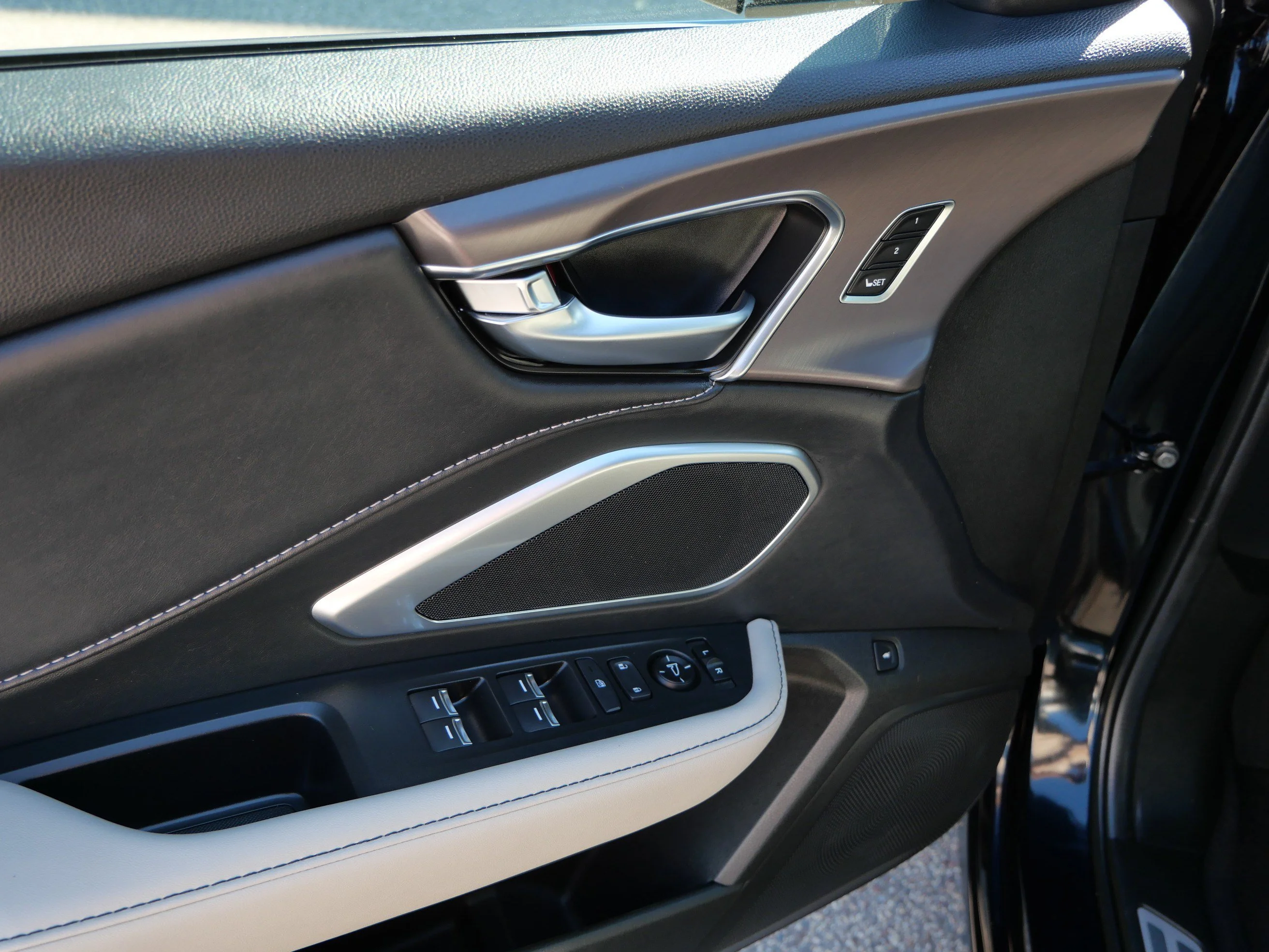 Used 2025 Majestic Black Pearl Acura SH-AWD image 20