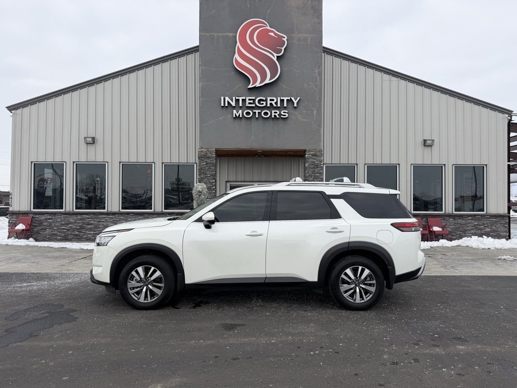 2023 Nissan Pathfinder SL