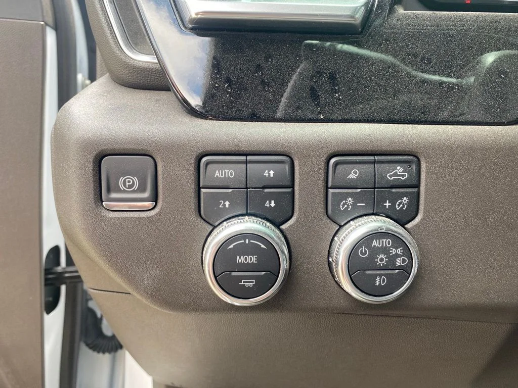 Used 2025 White GMC SLT image 24