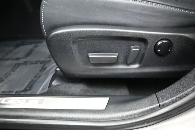 Used 2020 Silver Lexus 350 image 25