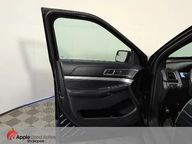 Used 2016 Black Ford XLT image 13