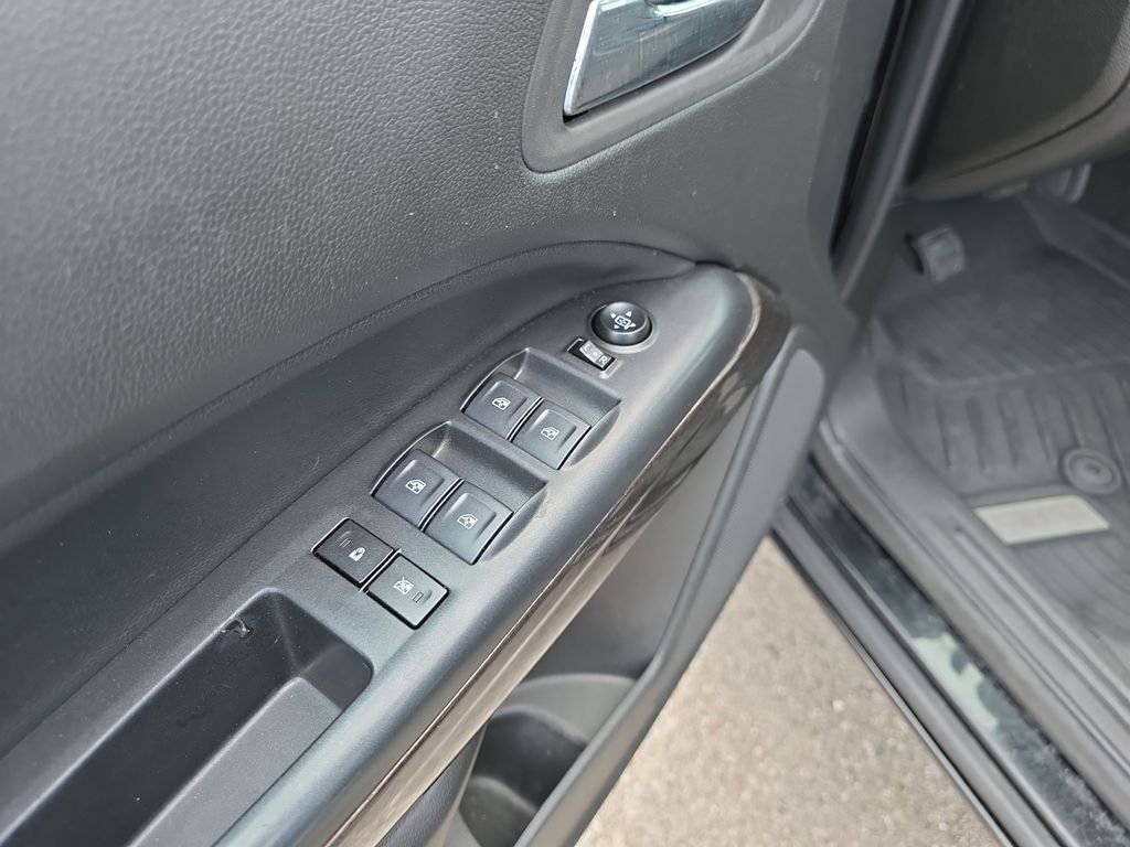Used 2022 Onyx Black GMC Elevation image 16