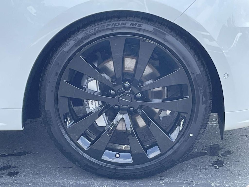 New 2026 Fuji White Land Rover Dynamic SE image 5