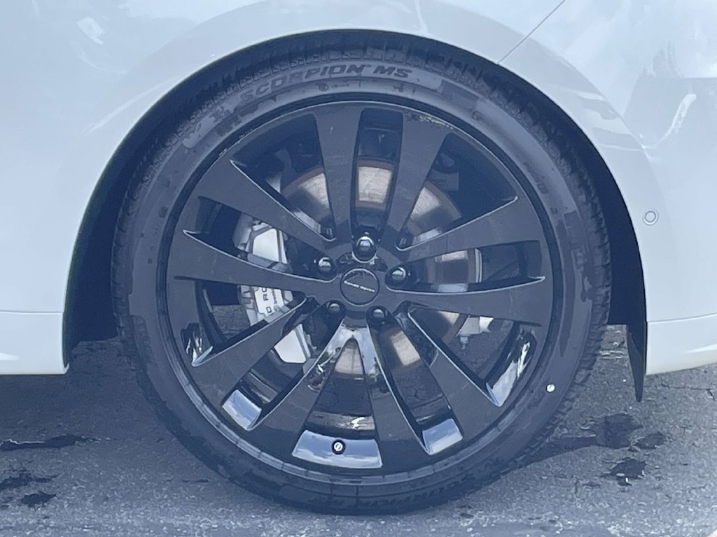 New 2026 Fuji White Land Rover Dynamic SE image 5