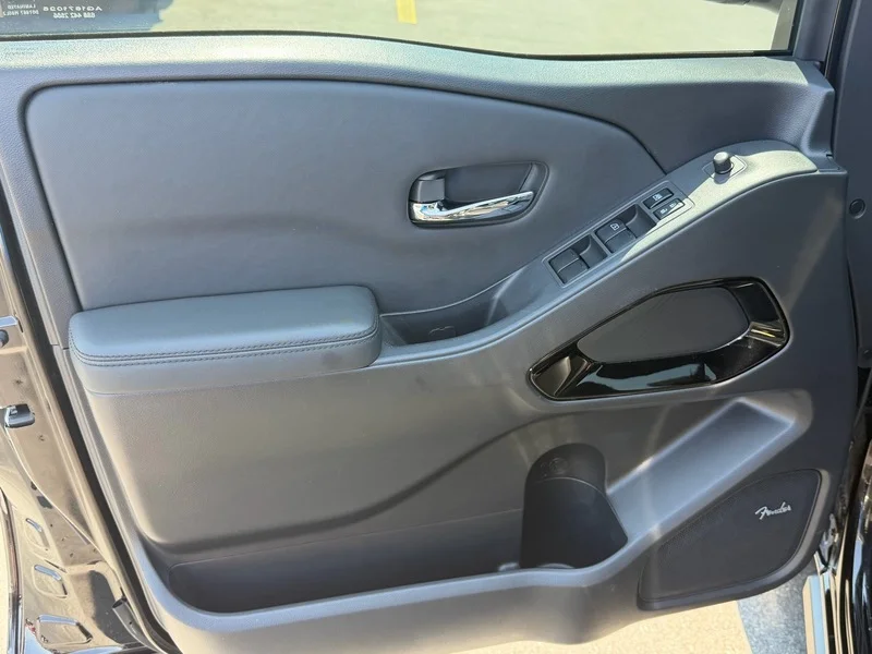 Used 2022 Super Black Nissan PRO-X image 16