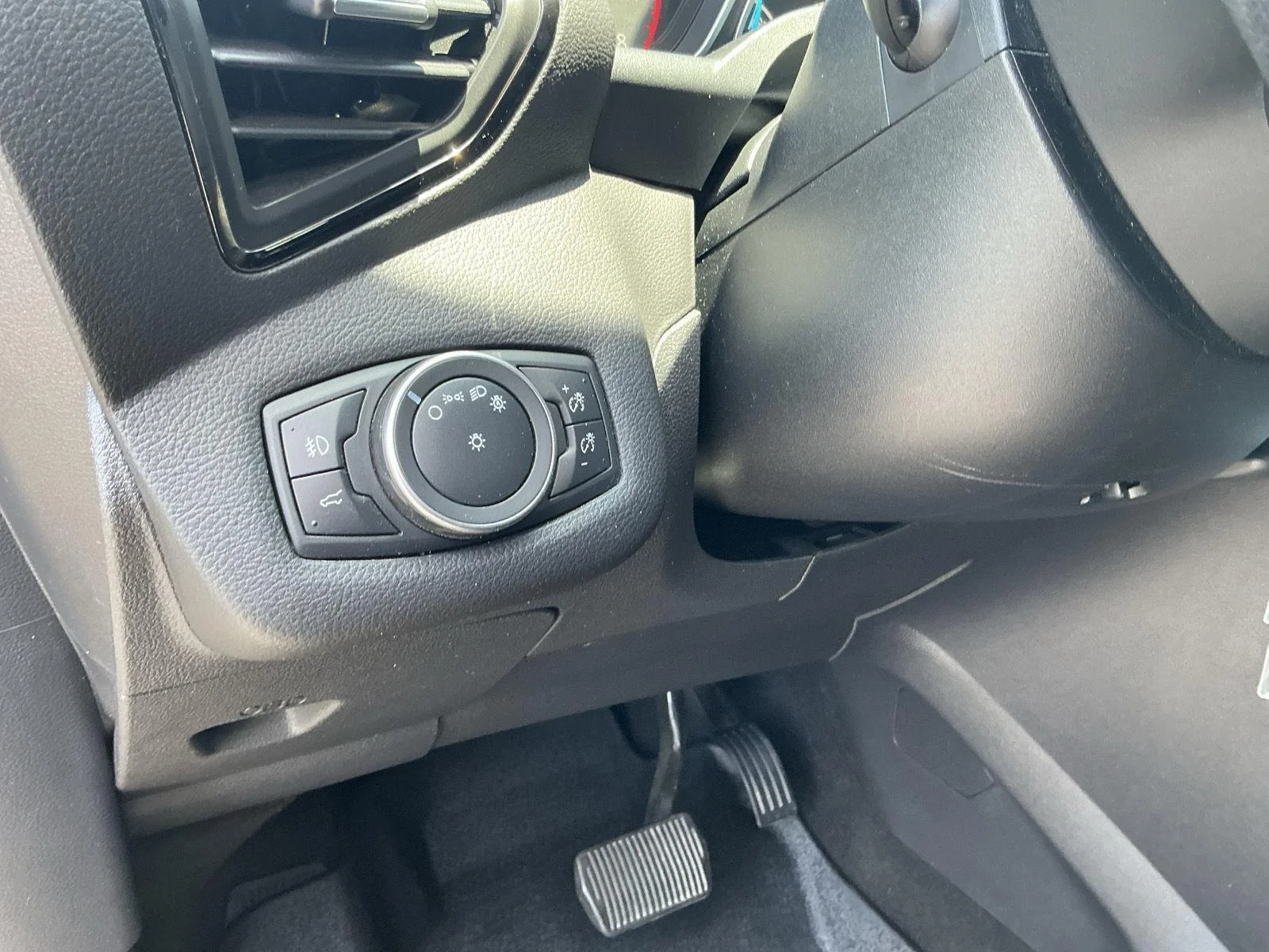 Used 2018 Magnetic Ford SEL image 12