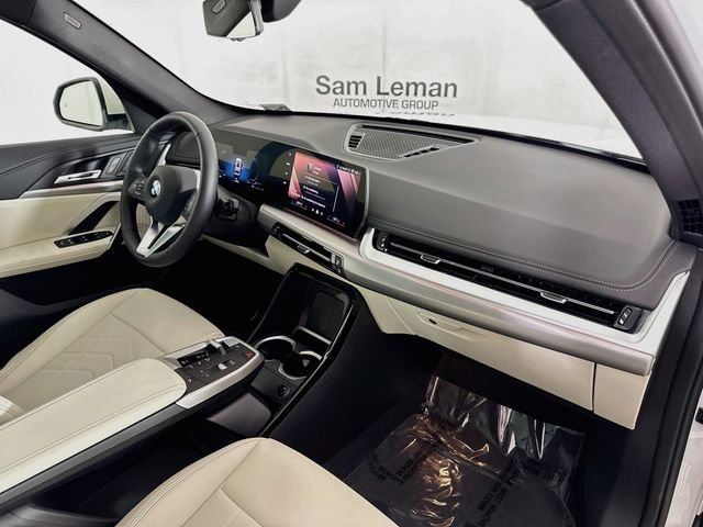New 2026 White Metallic BMW xDrive28i image 29
