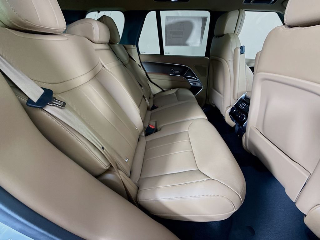 New 2026 Fuji White LAND ROVER SE image 29