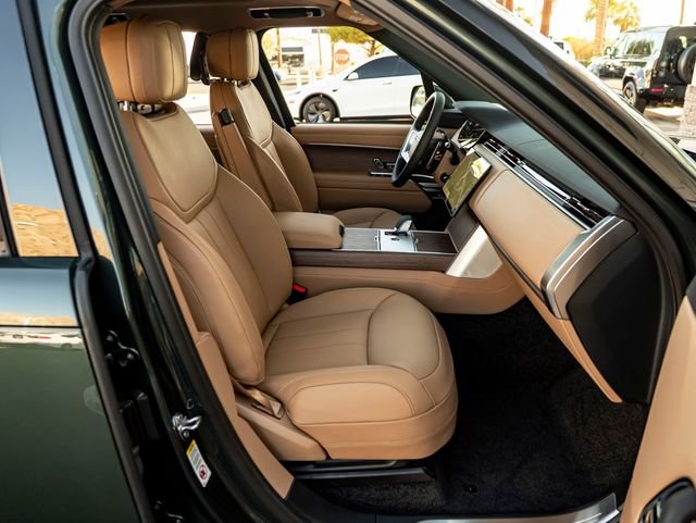 New 2026 Belgravia Green Land Rover SE image 36