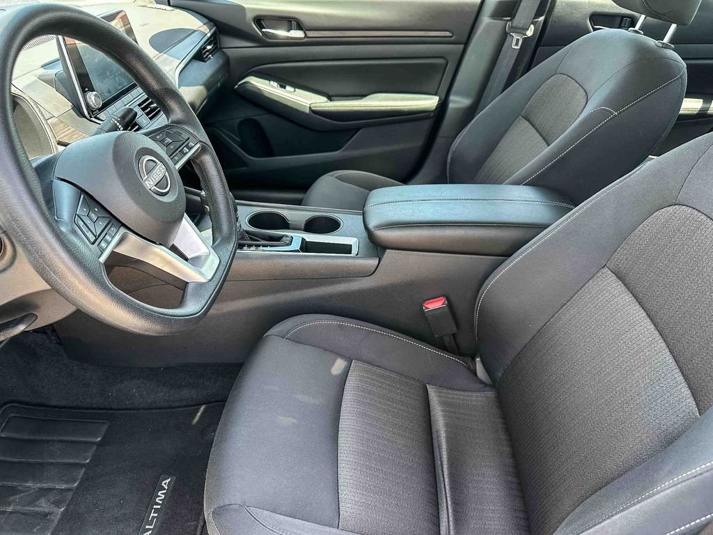 2025 Nissan Altima SV - Photo 13