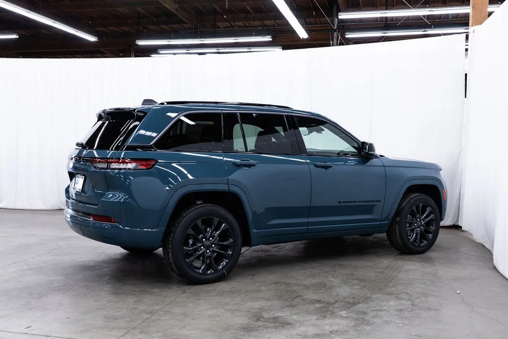 New 2026 Steel Blue Exterior Paint Jeep Limited Reserve image 6