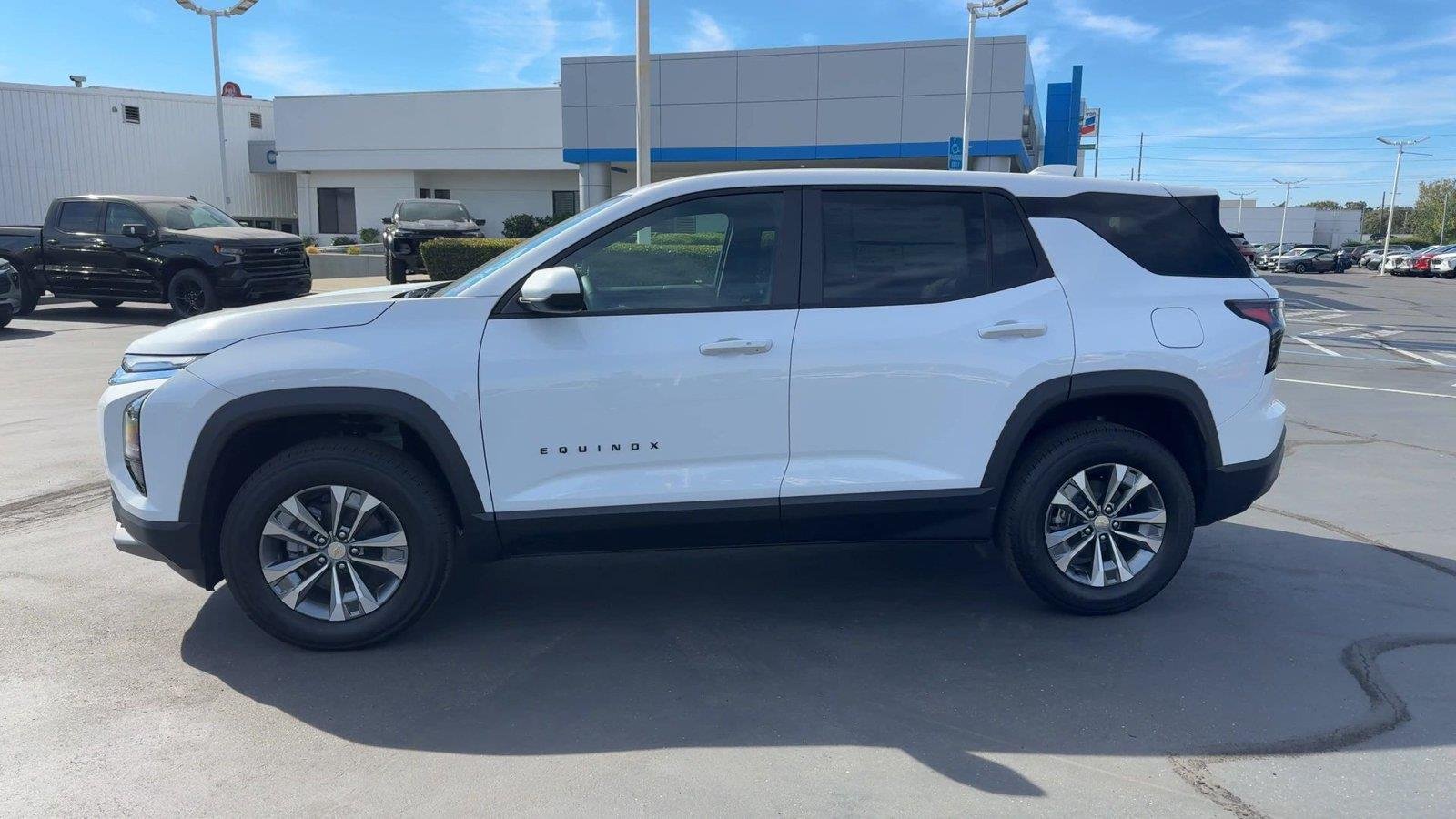 2027 Chevrolet Equinox LT - Photo 8