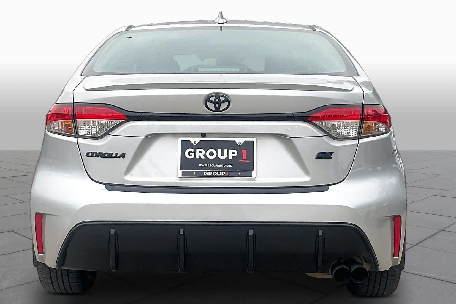 Used 2025 Classic Silver Metallic Toyota SE image 5