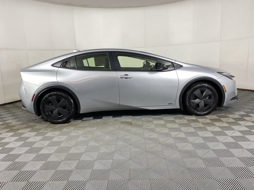 2023 Toyota Prius LE - Photo 37