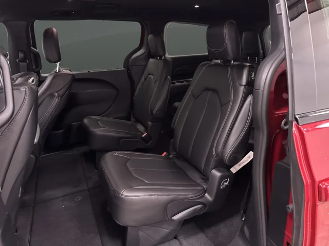 New 2026 Red Hot Pearl-Coat Exterior Paint Chrysler Select image 29