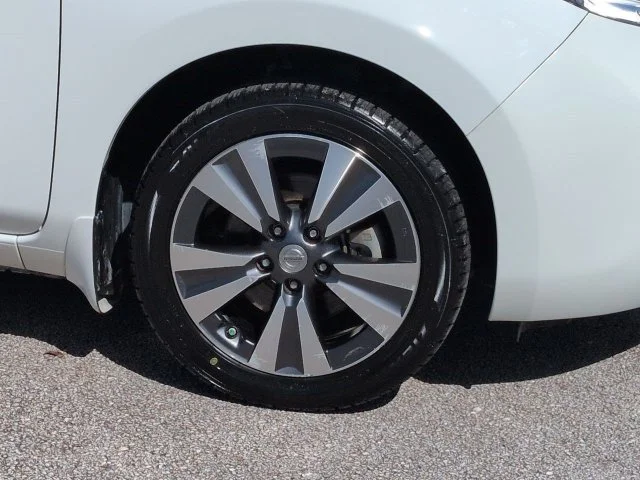 Used 2015 Glacier White Nissan SV image 11