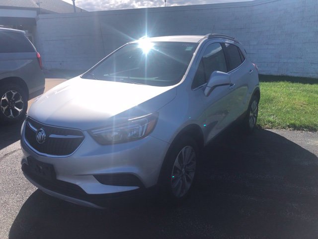 Used 2020 Silver Buick Preferred image 3