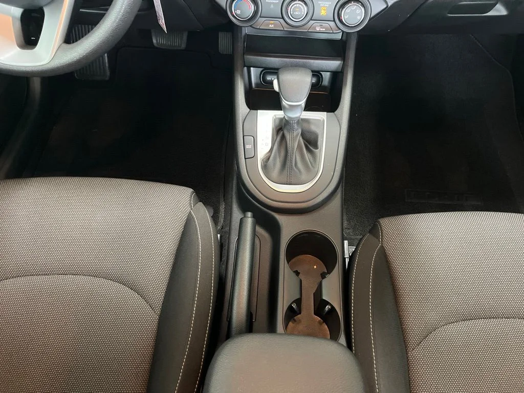 Used 2023 White Kia LXS image 10