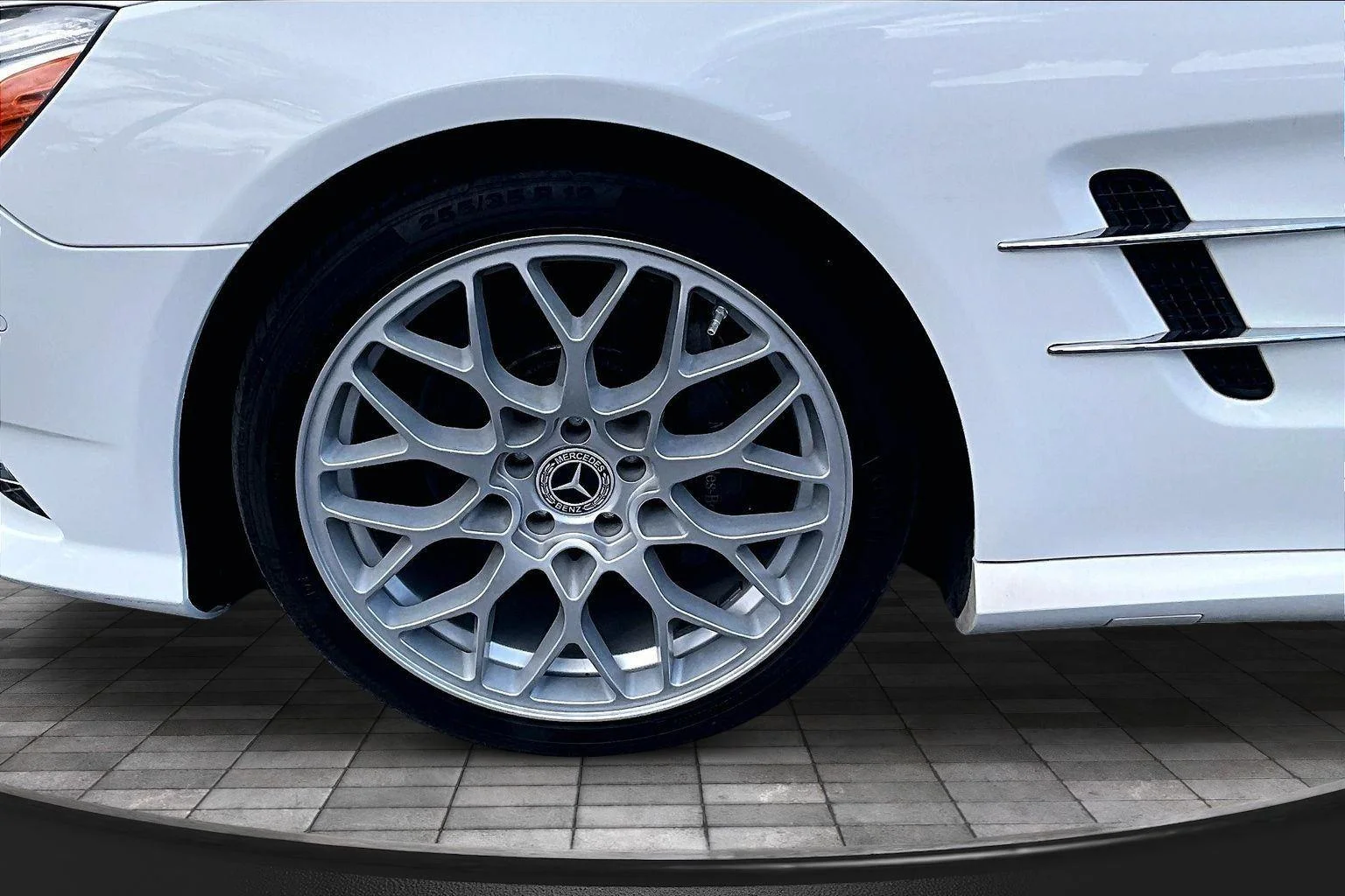 Used 2016 Polar White Mercedes-Benz SL 400 image 30