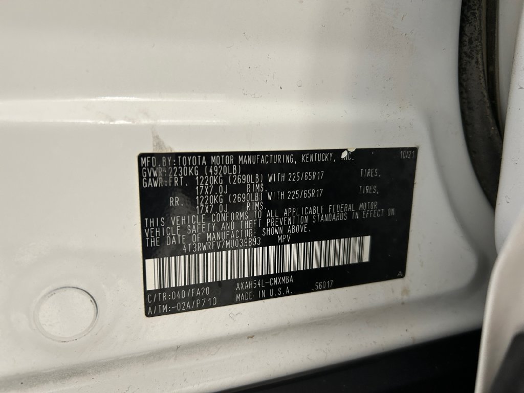 Used 2021 White Toyota XLE image 19