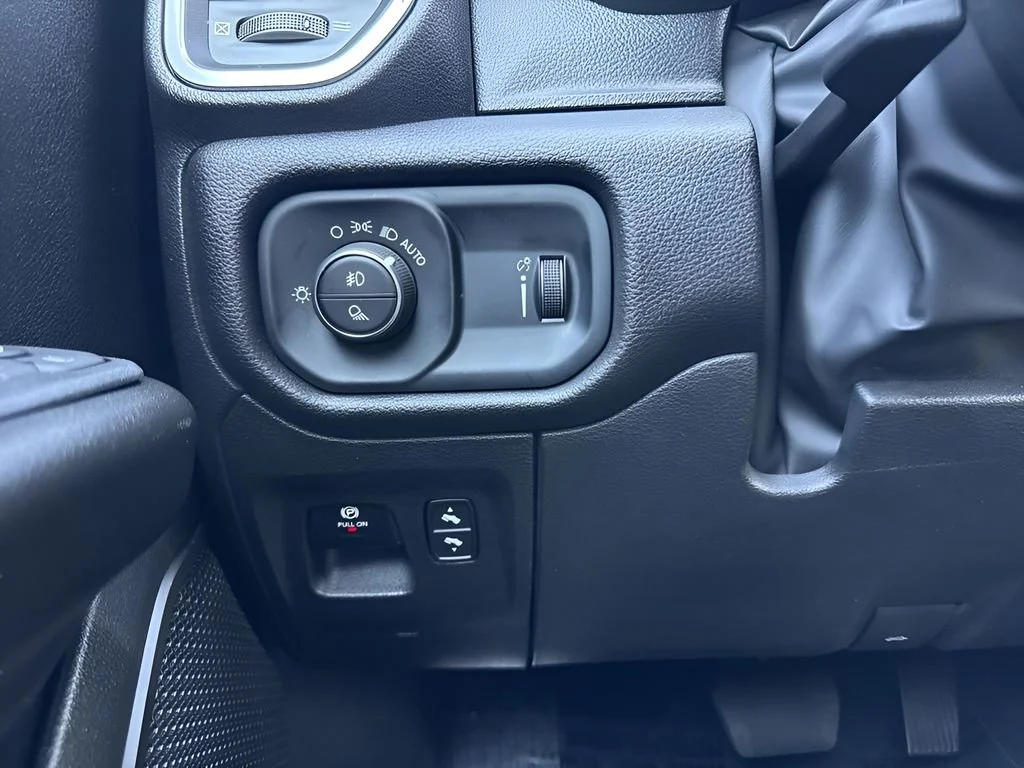 Used 2025  Ram Big Horn image 22