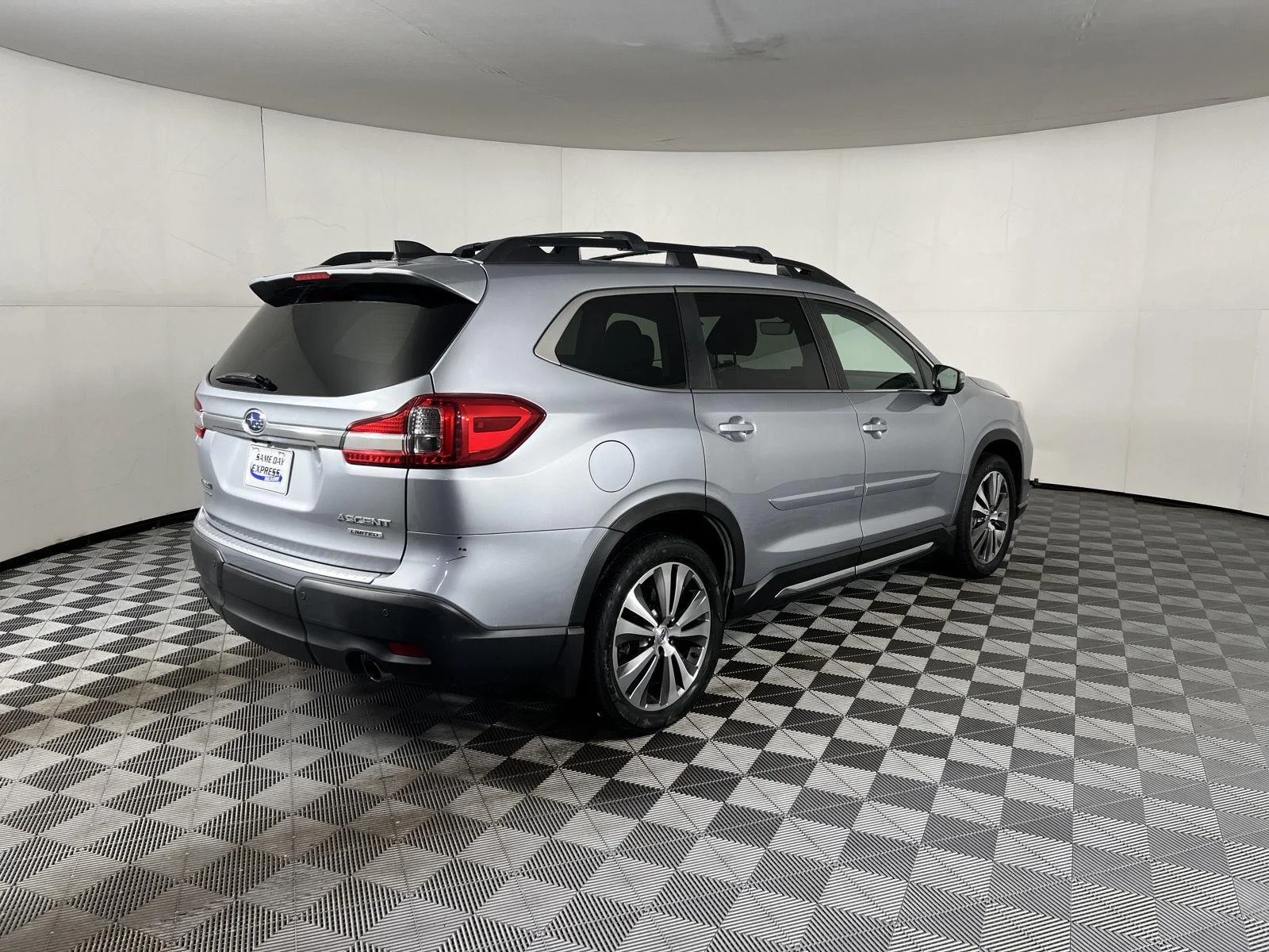 Used 2020 Ice Silver Metallic Subaru Limited image 26