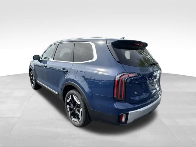 Used 2024 Black Kia EX image 5