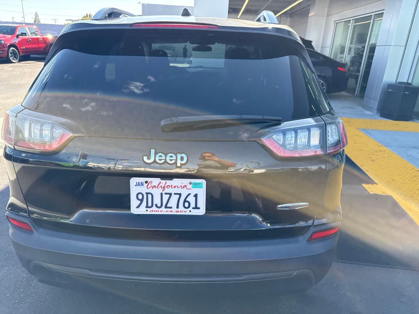Used 2019 Diamond Black Crystal Pearlcoat Jeep Latitude image 15
