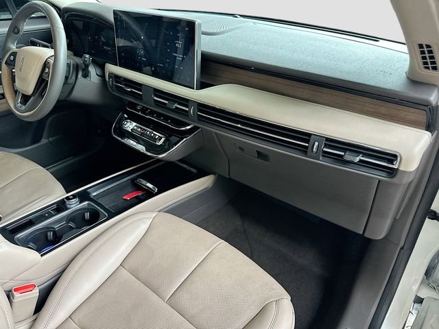Used 2023 White Lincoln Reserve image 30