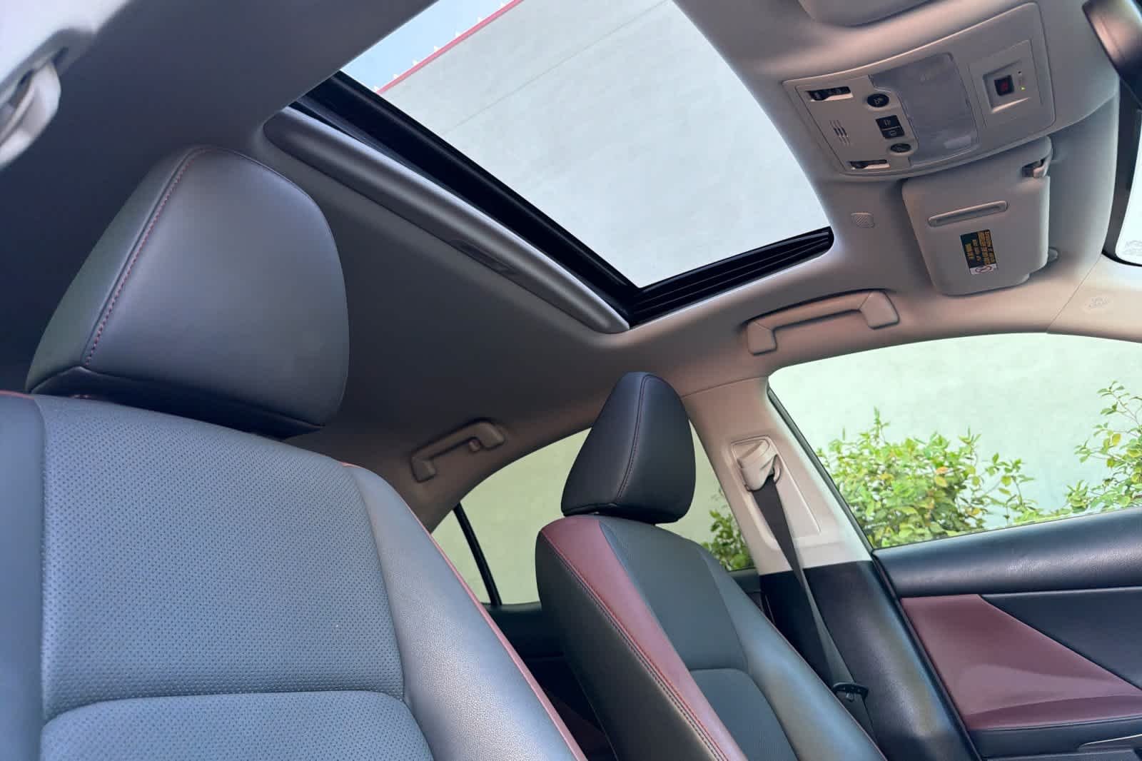 Used 2019 Eminent White Pearl Lexus  image 17