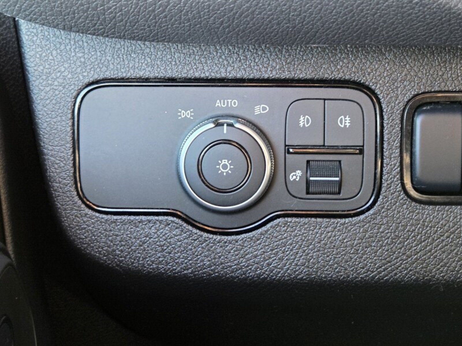 Used 2024 Iridium Silver Mercedes-Benz M4CAEH image 34
