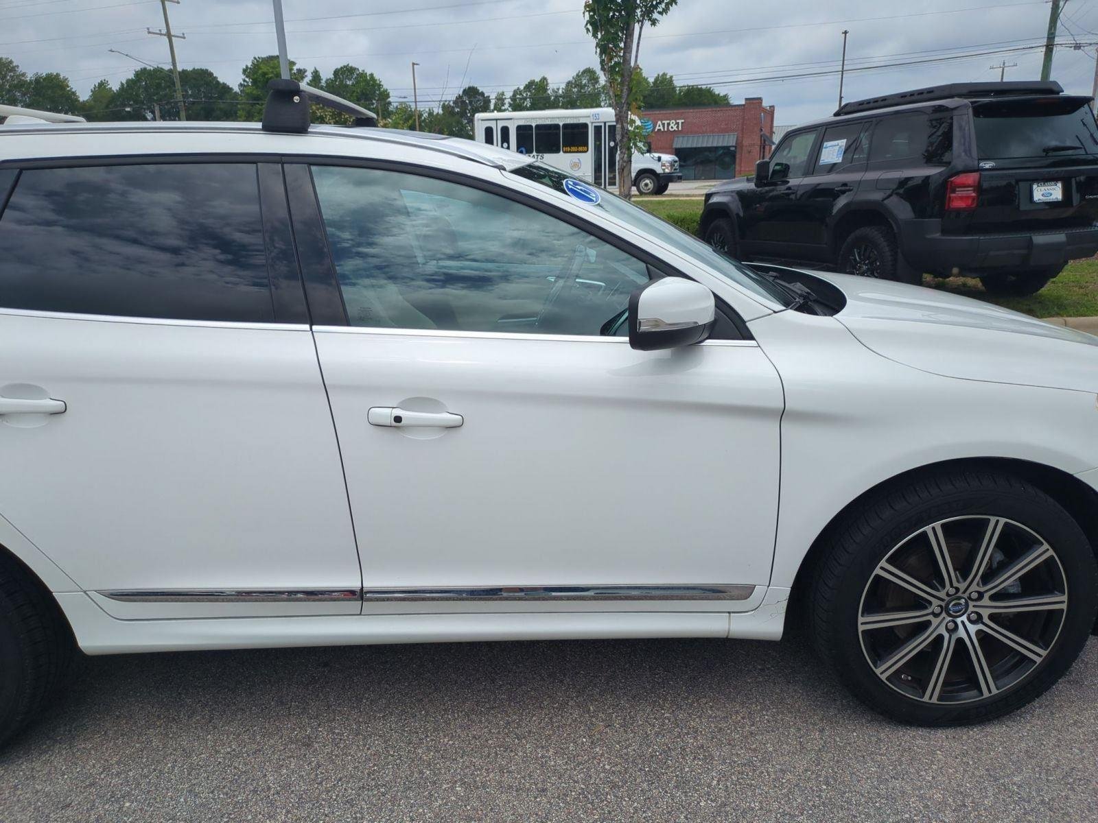 Used 2015  VOLVO  image 25