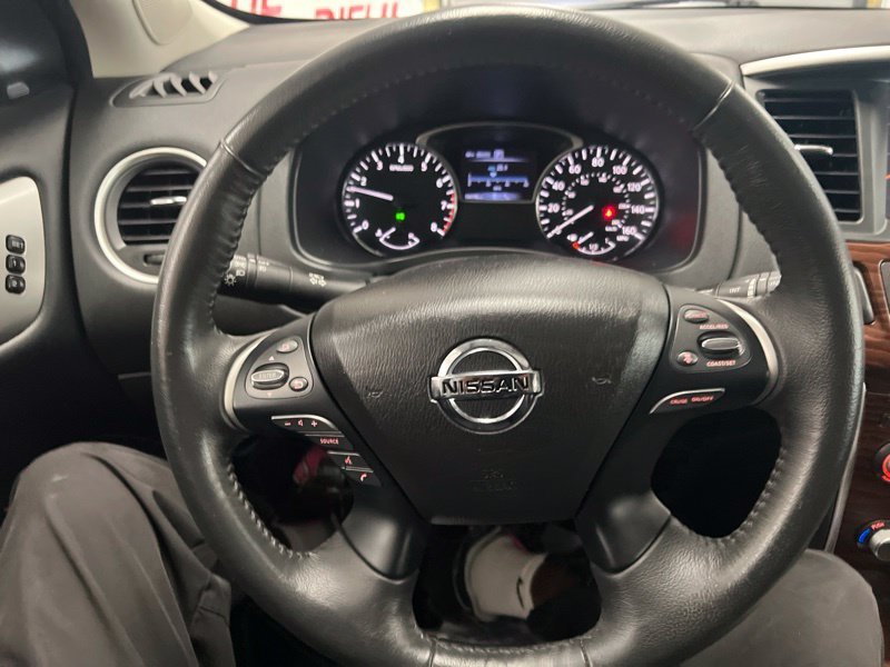 Used 2017 White Nissan Platinum image 25
