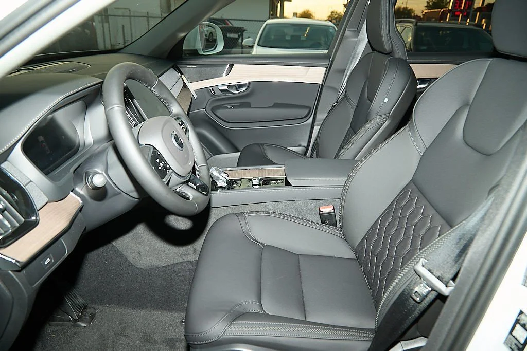 New 2026 Crystal White Volvo Plus image 16