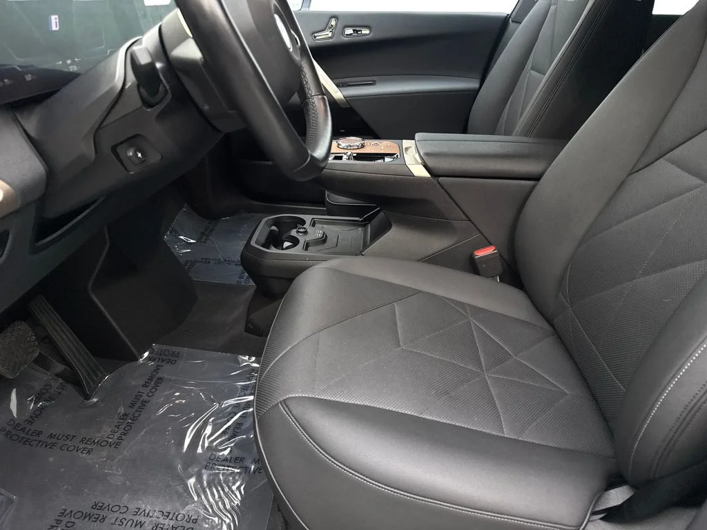 Used 2024 Red BMW xDrive50 image 27