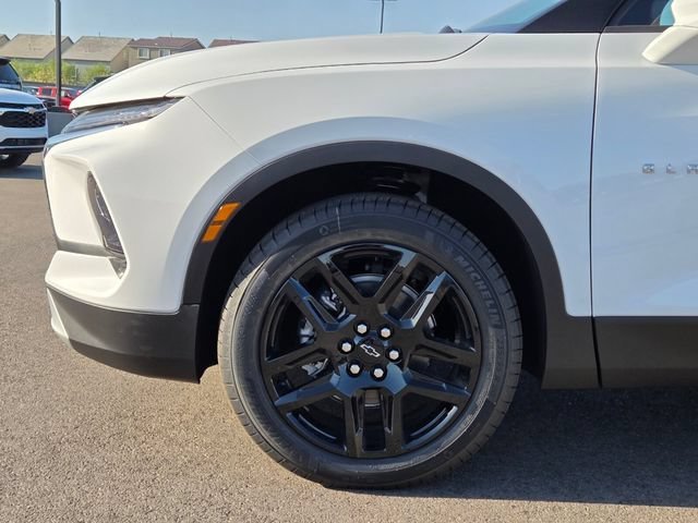 New 2026 Summit White Chevrolet 2LT image 5