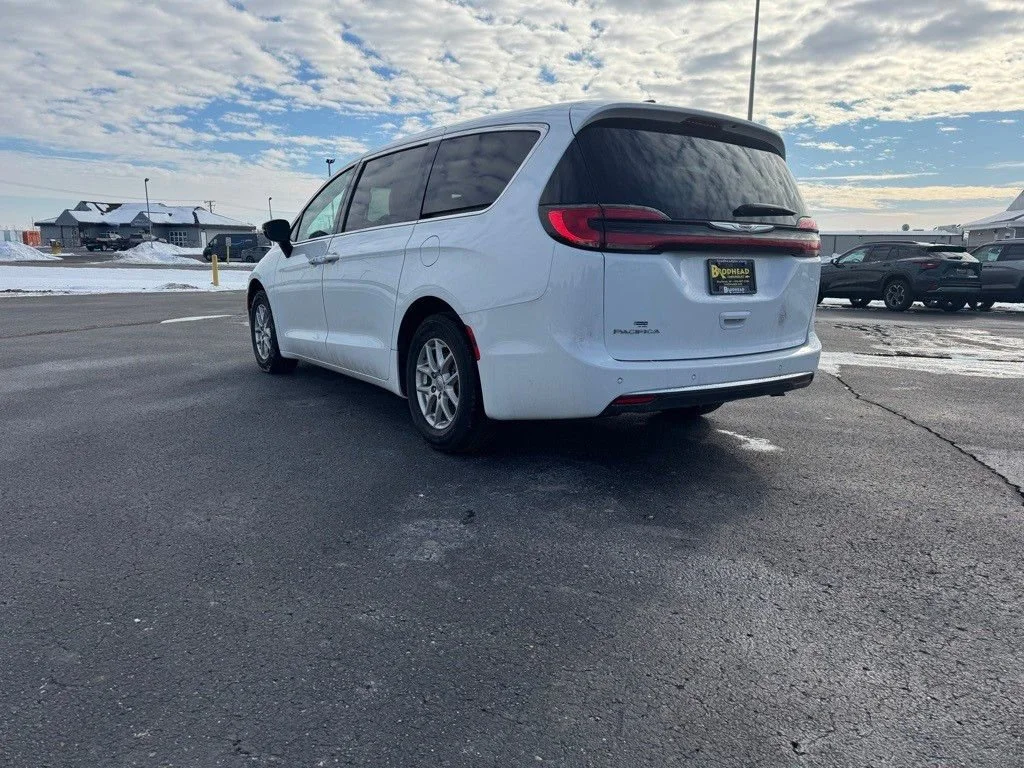 2024 Chrysler Pacifica Touring L - Photo 13