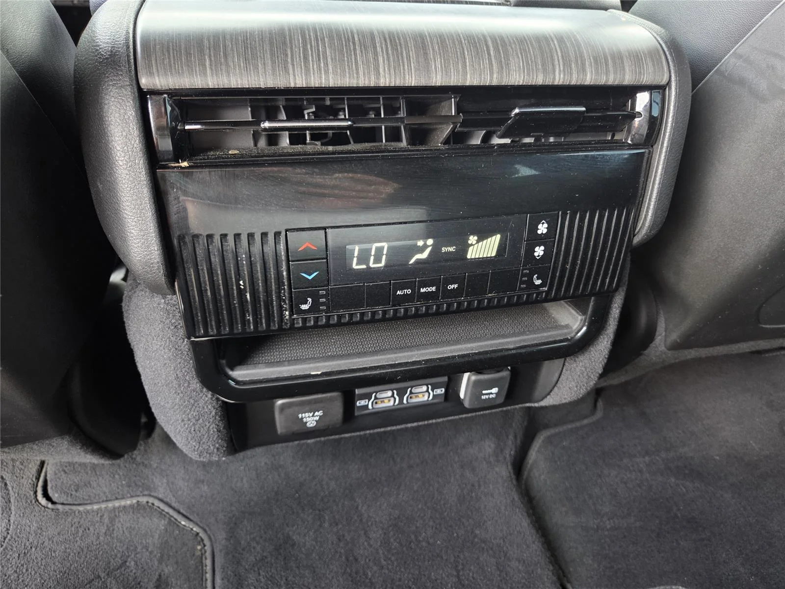Used 2024 Diamond Black Crystal Pearlcoat Jeep Series III image 22