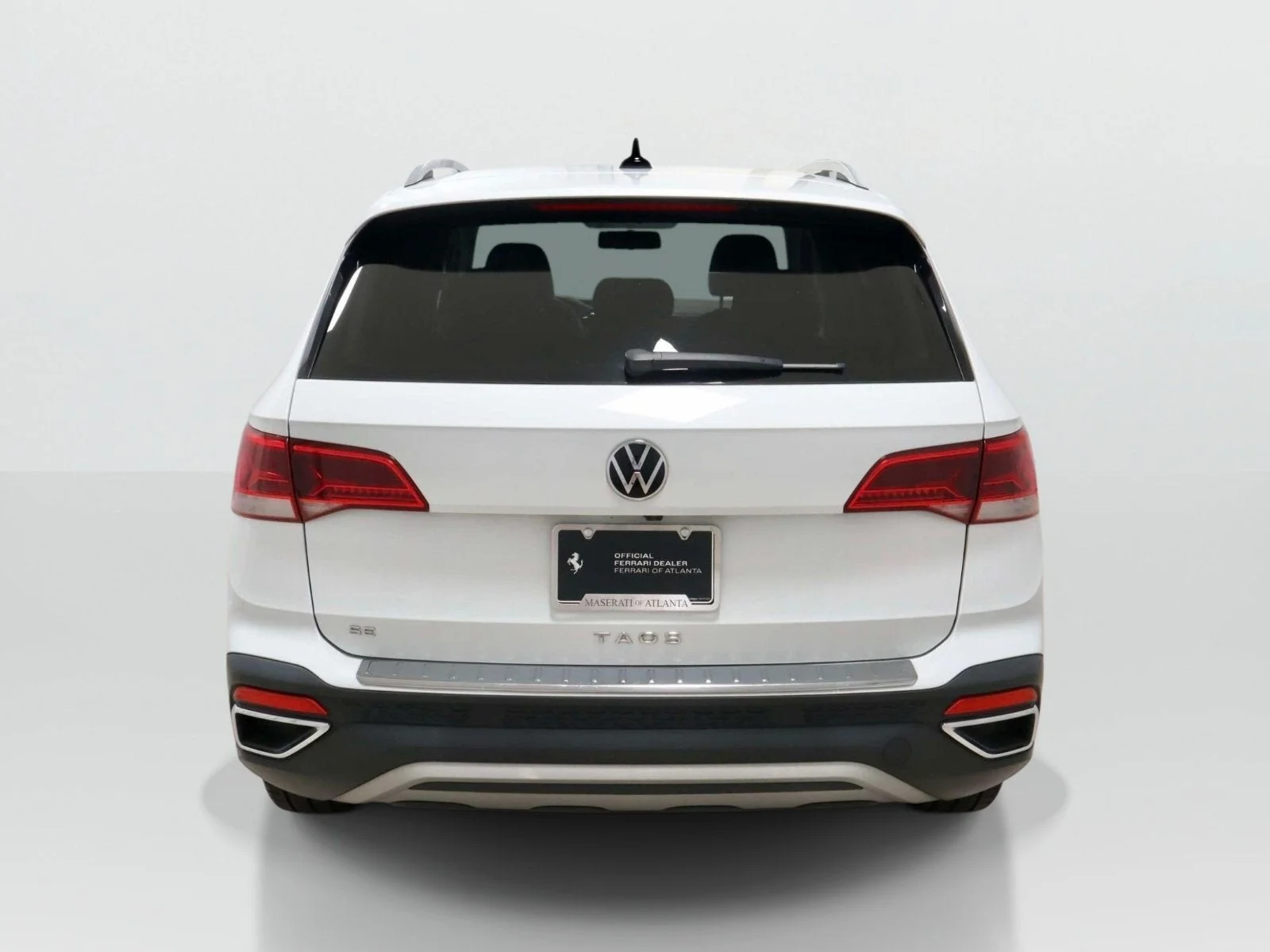 Used 2022 Pure White Volkswagen SE image 4