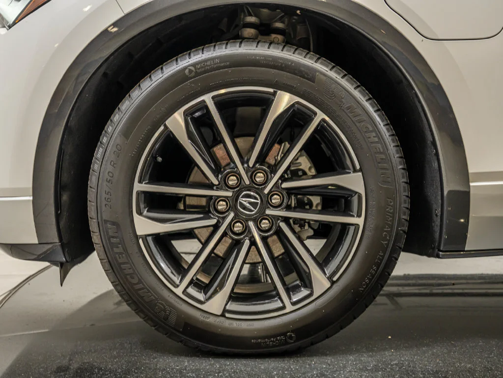 Used 2024 Snowfall Pearl Acura  image 13