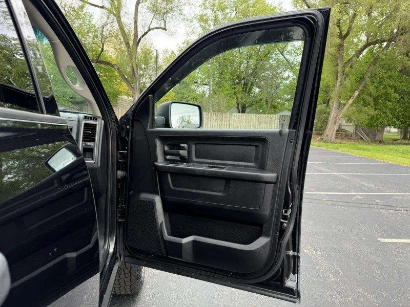 Used 2018  Ram Express image 21