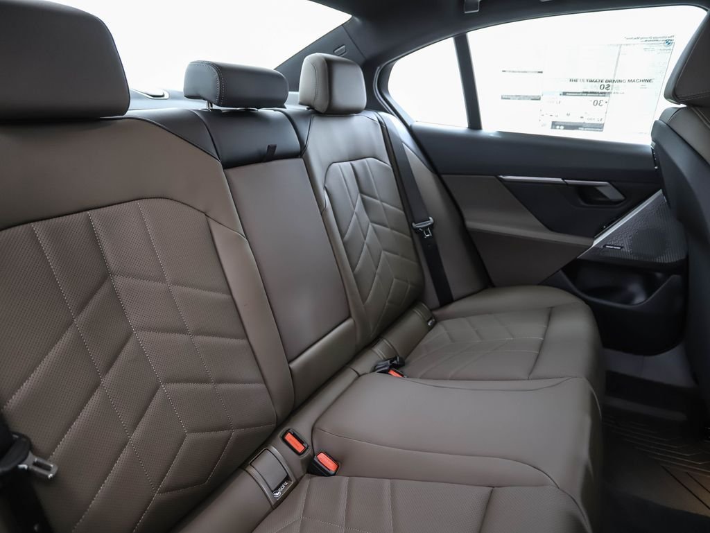 Used 2026 White Metallic BMW 530i xDrive image 27