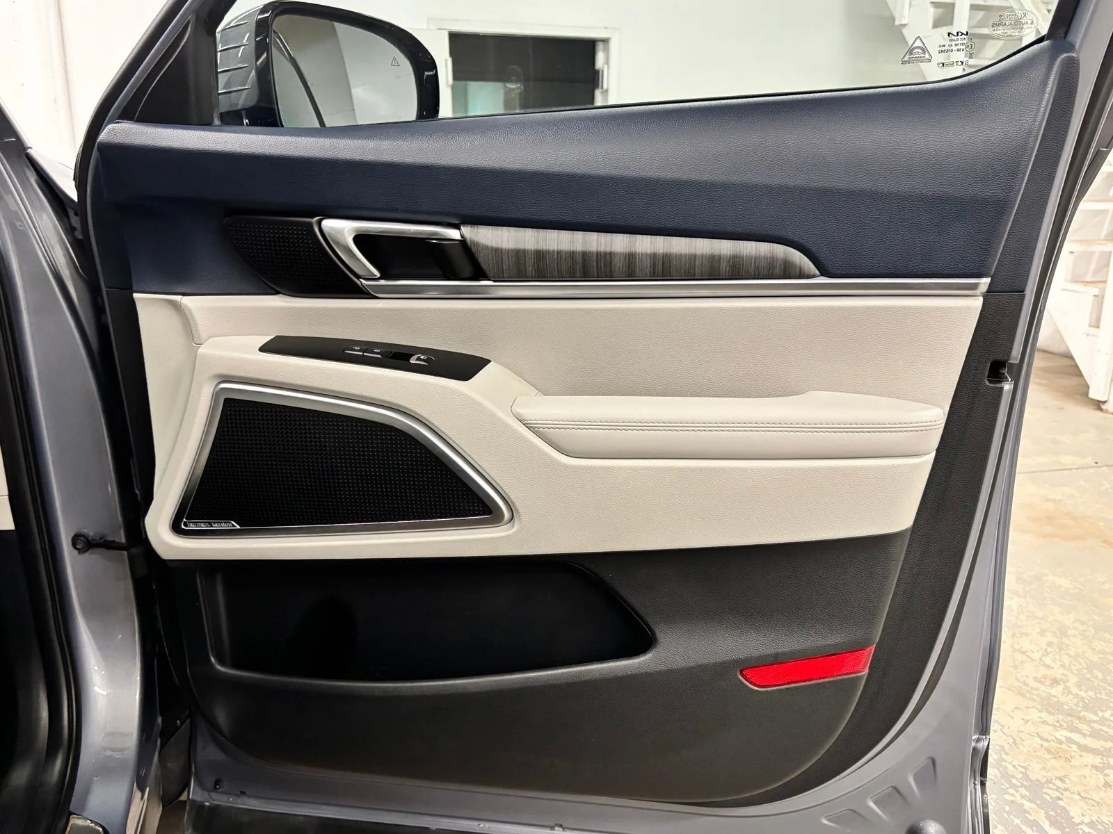 Used 2023 Silver Kia SX image 24