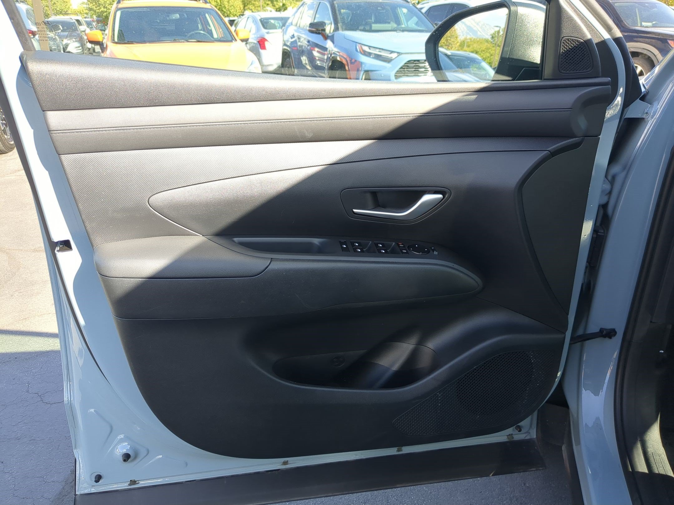 2025 Hyundai Santa Cruz SE - Photo 12