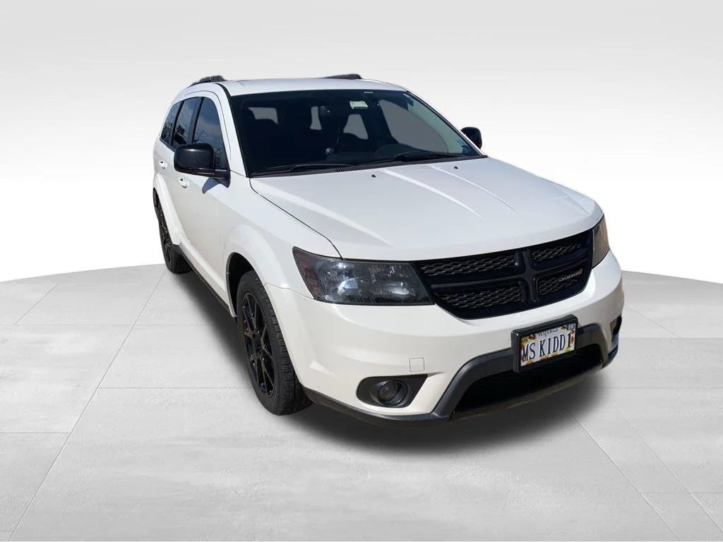 Used 2017 White Dodge SXT image 10