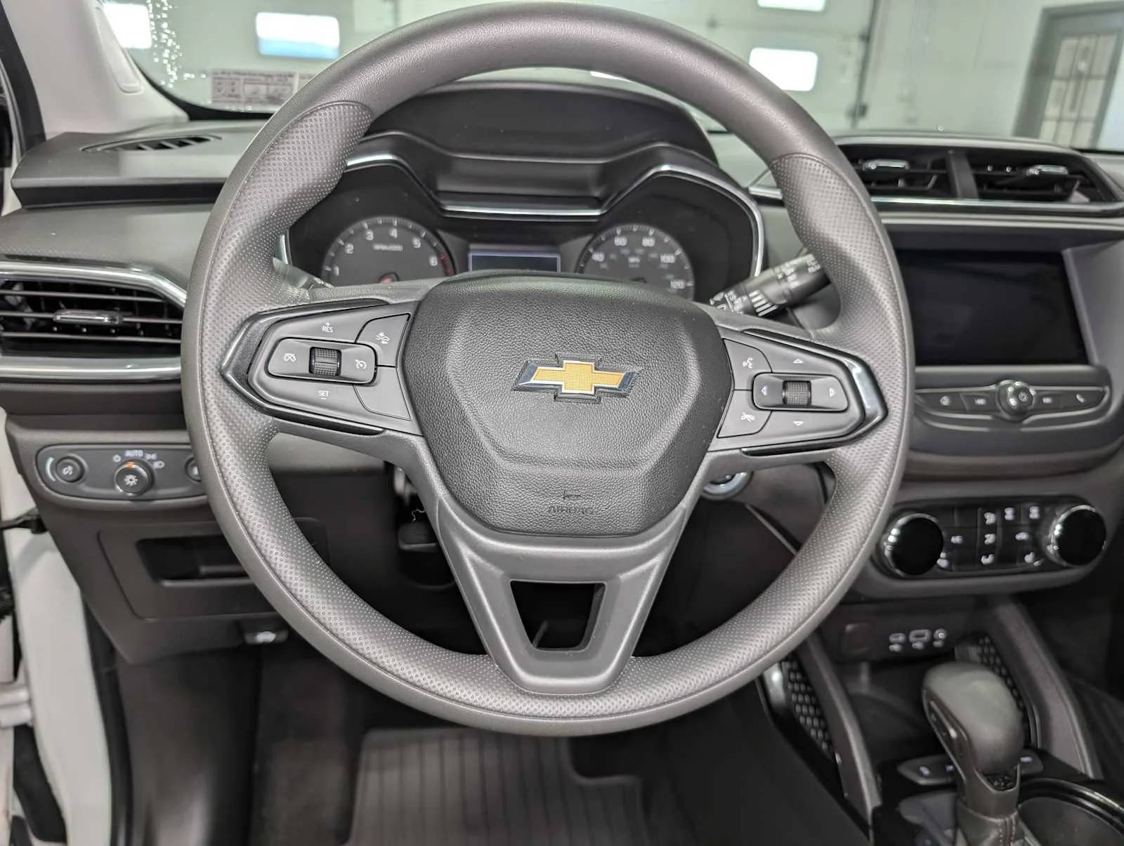 Used 2022 Summit White Chevrolet LT image 38