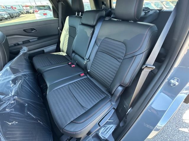 New 2026 Boulder Gray Pearl / Super Black Two-tone Nissan Rock Creek® image 16