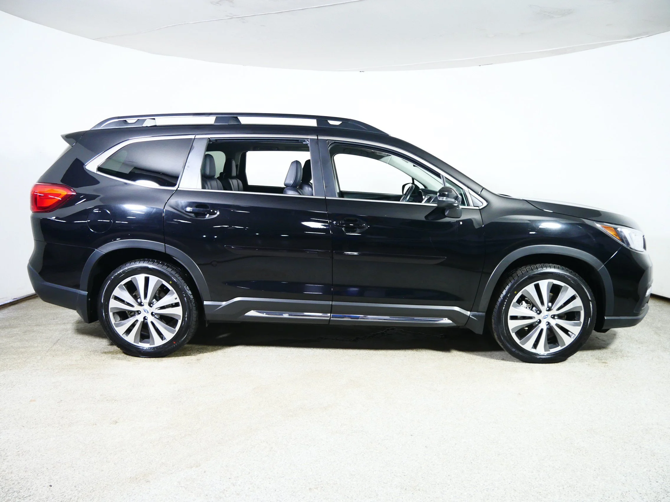 Used 2020 Crystal Black Silica Subaru Limited image 8