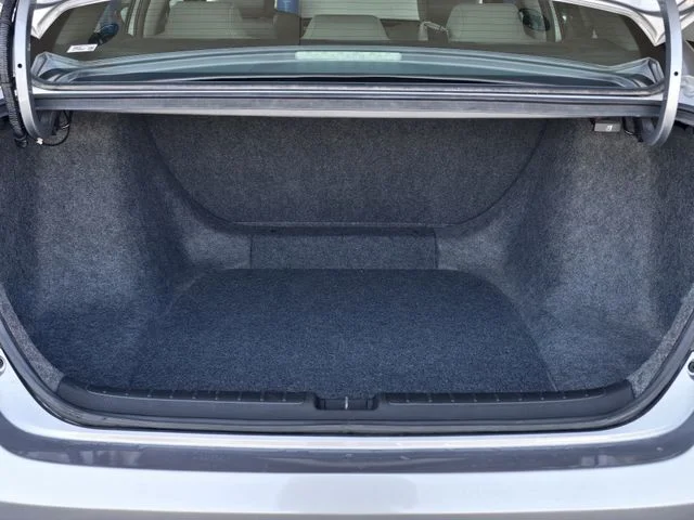 Used 2018 Lunar Silver Metallic Honda LX image 17